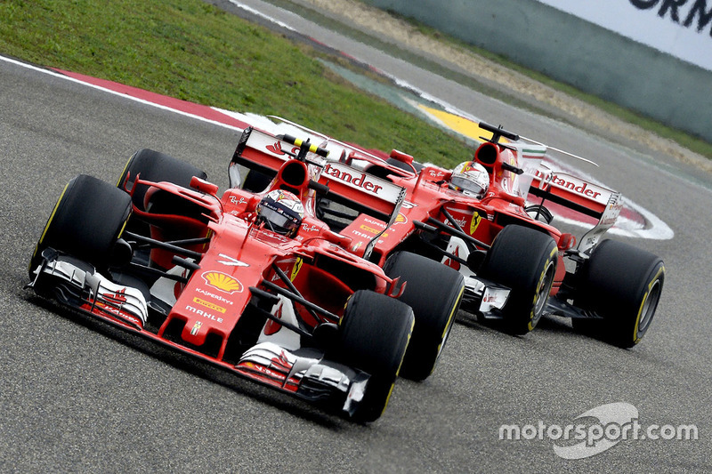 Kimi Räikkönen, Ferrari SF70H; Sebastian Vettel, Ferrari SF70H