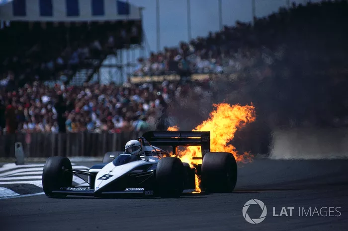 Most consecutive retirements: Andrea de Cesaris (18)