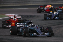 Valtteri Bottas, Mercedes F1 W08, Sebastian Vettel, Ferrari SF70H, Lewis Hamilton, Mercedes AMG F1 W08