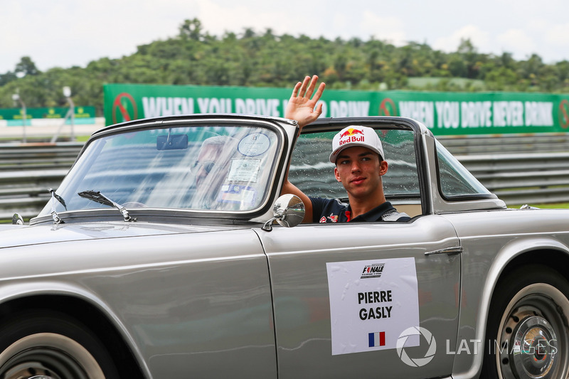 Pierre Gasly, Scuderia Toro Rosso on the drivers parade