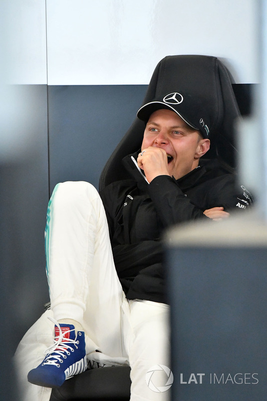 valtteri bottas, mercedes amg f1 yawns