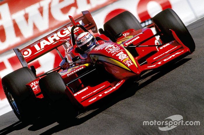 O vermelho/branco da rede americana Target marcou os carros de Chip Ganassi na década de 90 com títulos de Jimmy Vasser, Alex Zanardi e Juan Pablo Montoya. A parceria de 27 anos termina em dezembro próximo.