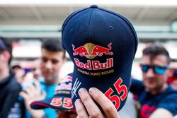Carlos Sainz Jr., Scuderia Toro Rosso con fans