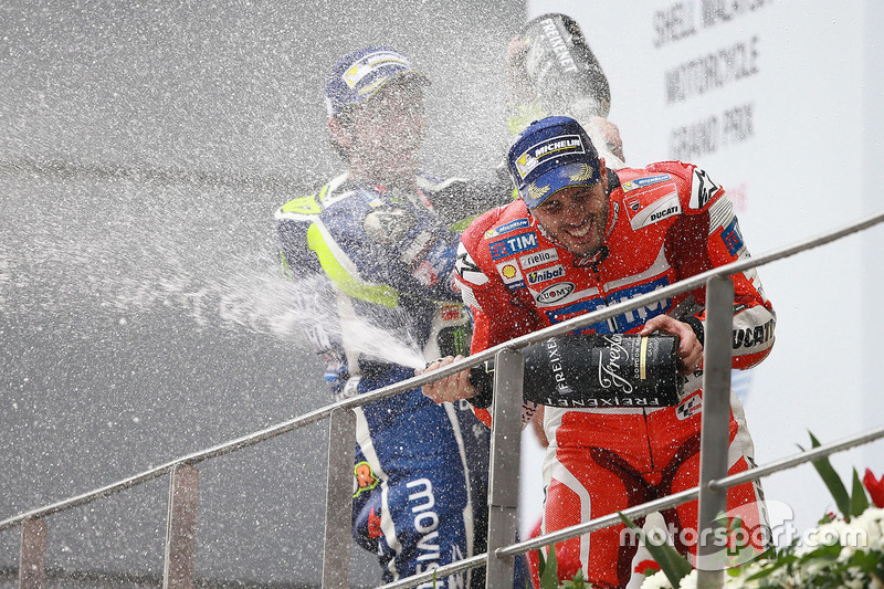 Podio: ganador de la carrera Andrea Dovizioso, Ducati Team