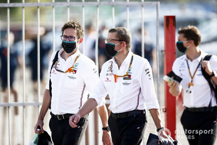 Los miembros del equipo Mercedes-AMG Petronas F1