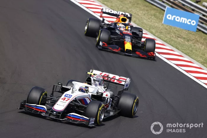 Mick Schumacher, Haas VF-21, Max Verstappen, Red Bull Racing RB16B