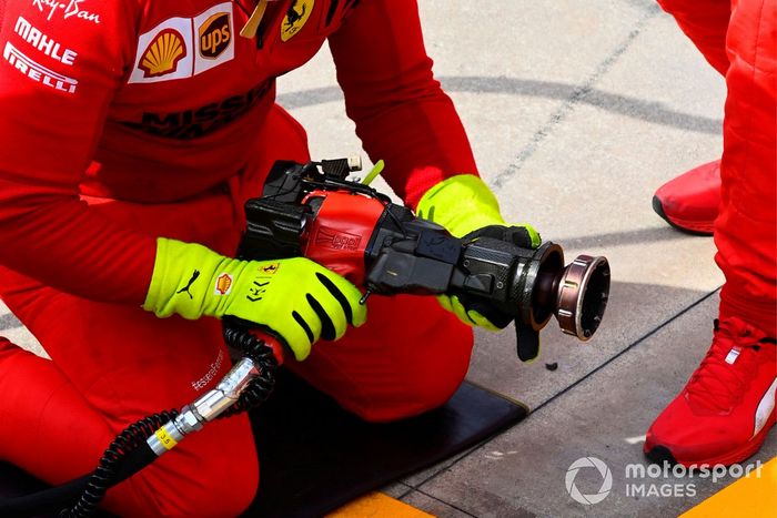 Detalle de la pistola de ruedas de Ferrari 