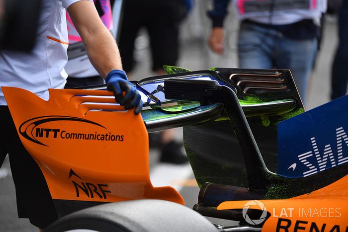 El McLaren MCL33 con parafina en su alerón trasero