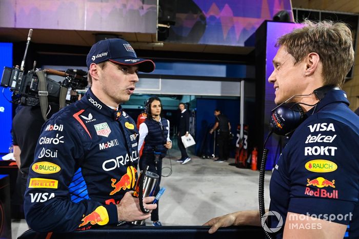 Pole Man Max Verstappen, Red Bull Racing, con su fisio Rupert Manwaring