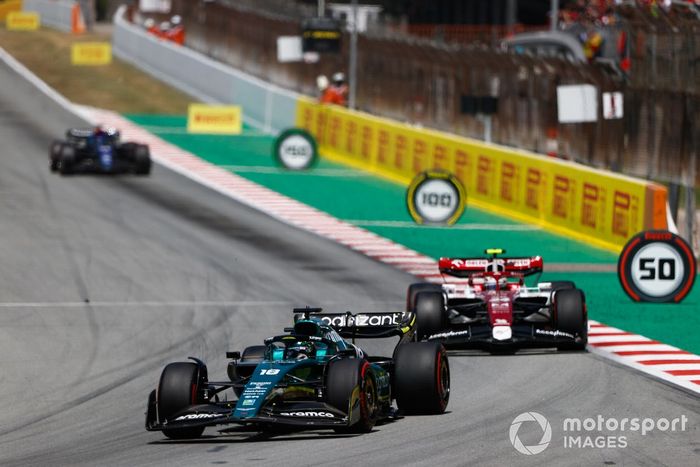 Lance Stroll, Aston Martin AMR22, Zhou Guanyu, Alfa Romeo C42, Alex Albon, Williams FW44 