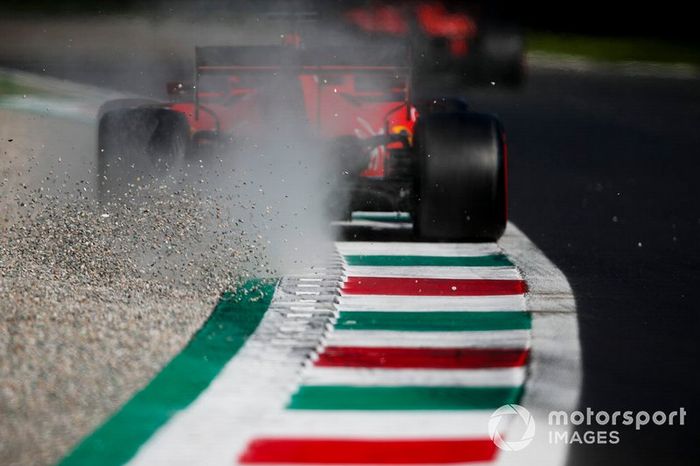 Sebastian Vettel, Ferrari SF90, levanta grava