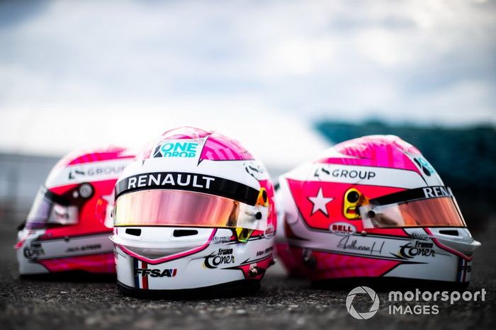 Cascos Tributo usados por los pilotos de FIA Formula 2 Jack Aitken, Campos Racing, Guanyu Zhou, UNI Virtuosi Racing, y los pilotos de FIA Formula 3 Max Fewtrell, ART Grand Prix Ye Yifei, Hitech Grand Prix Christian Lundgaard, ART Grand Prix