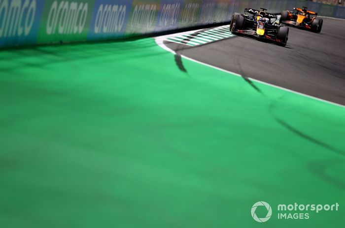 Oscar Piastri, McLaren, Max Verstappen, Red Bull Racing