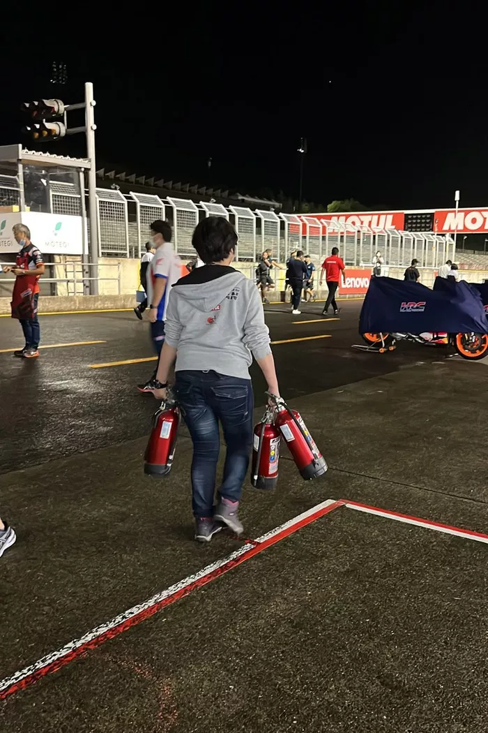 Brand in de pitbox van Marc VDS in Motegi