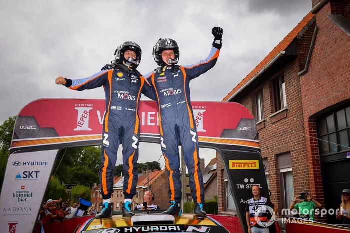 Ganadores Ott Tanak, Martin Jarveoja, Hyundai World Rally Team Hyundai i20 N Rally1