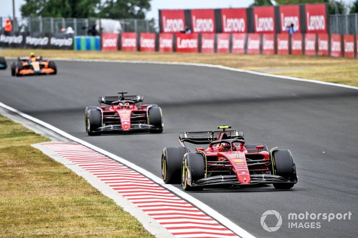 Carlos Sainz, Ferrari F1-75, Charles Leclerc, Ferrari F1-75