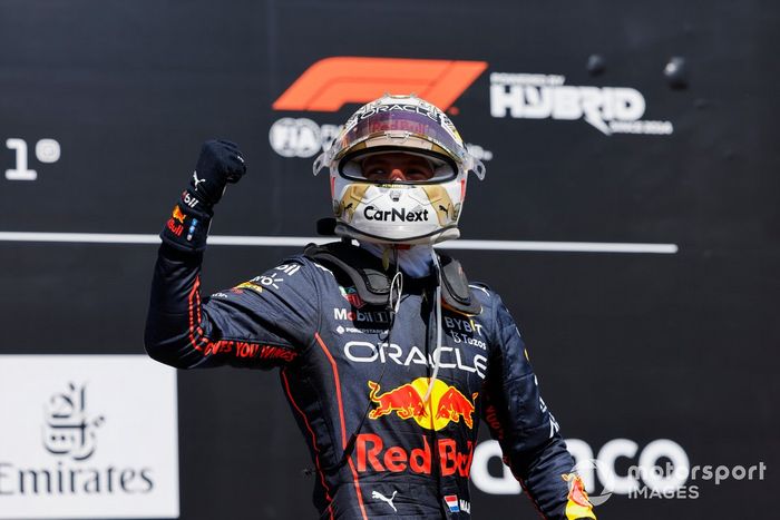 Max Verstappen, Red Bull Racing, 1ª posición, en Parc Ferme