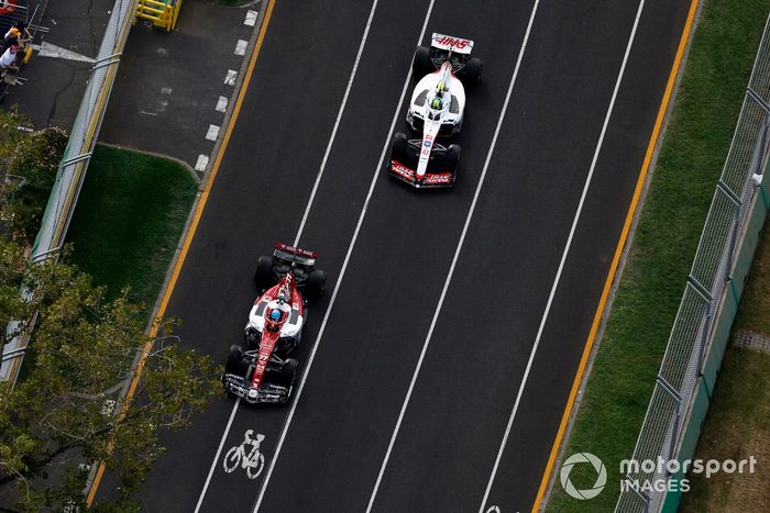 Valtteri Bottas, Alfa Romeo C42, Mick Schumacher, Haas VF-22