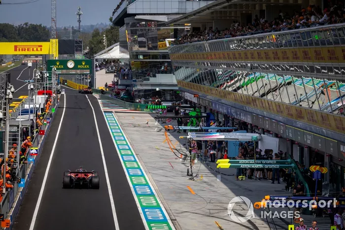 Charles Leclerc, Ferrari SF-24, en boxes