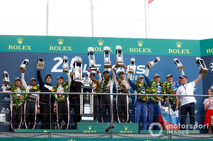 Podio: #8 Toyota Gazoo Racing Toyota TS050: Sébastien Buemi, Kazuki Nakajima, Fernando Alonso, #7 Toyota Gazoo Racing Toyota TS050: Mike Conway, Kamui Kobayashi, Jose Maria Lopez, #11 SMP Racing BR Engineering BR1: Mikhail Aleshin, Vitaly Petrov, Stoffel Vandoorne