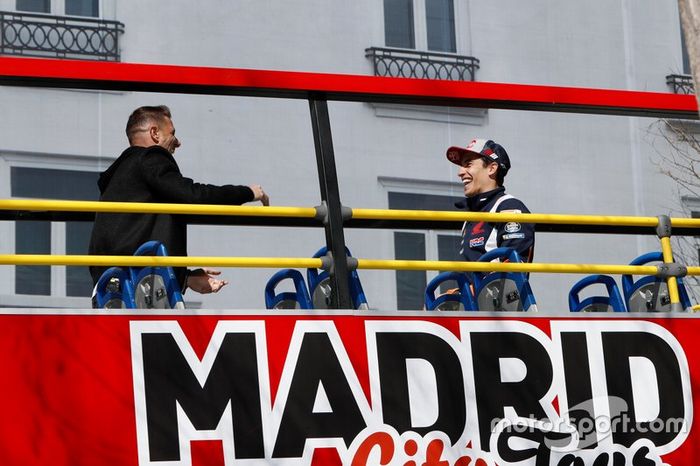 Marc Márquez, Repsol Honda Team y el futbolista del Betis Joaquin en Madrid