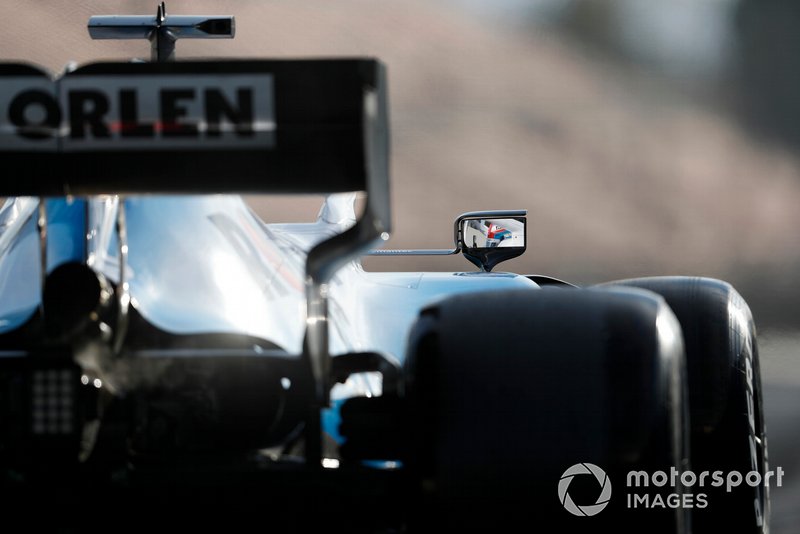 George Russell, Williams FW42 mirror reflection