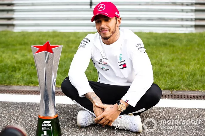 Hamilton na ponta: pose do novo líder do campeonato, em busca do sexto título mundial