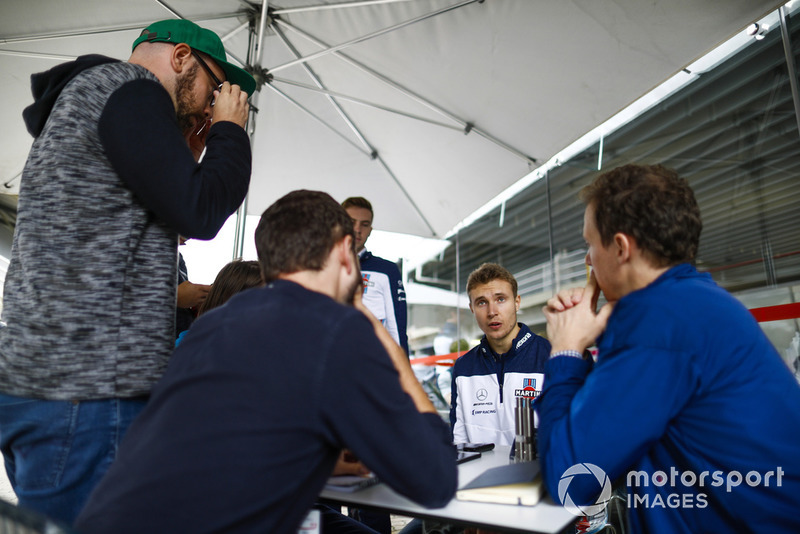 Sergey Sirotkin, Williams Racing, parla con i media