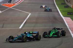 Nico Hulkenberg, Sauber, Lance Stroll, Aston Martin Racing, Fernando Alonso, Aston Martin Racing