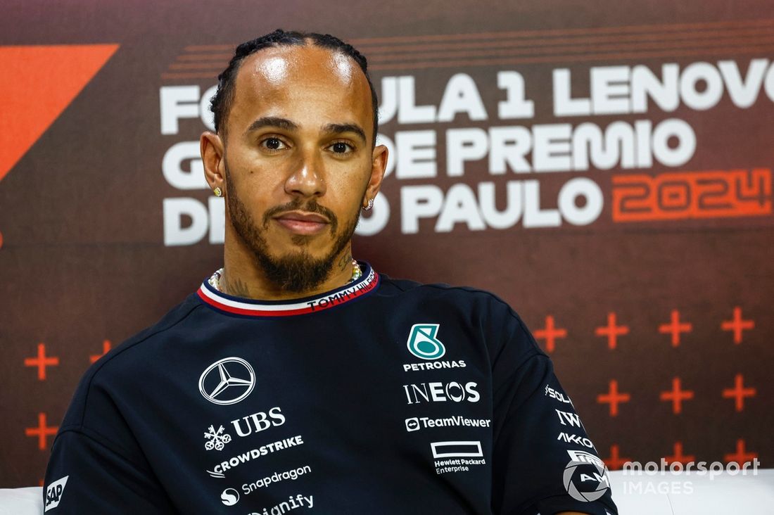 Lewis Hamilton, equipo Mercedes-AMG F1, en la rueda de prensa 