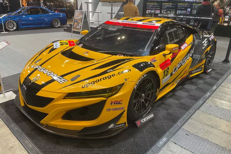 #18 UPGARAGE NSX GT3