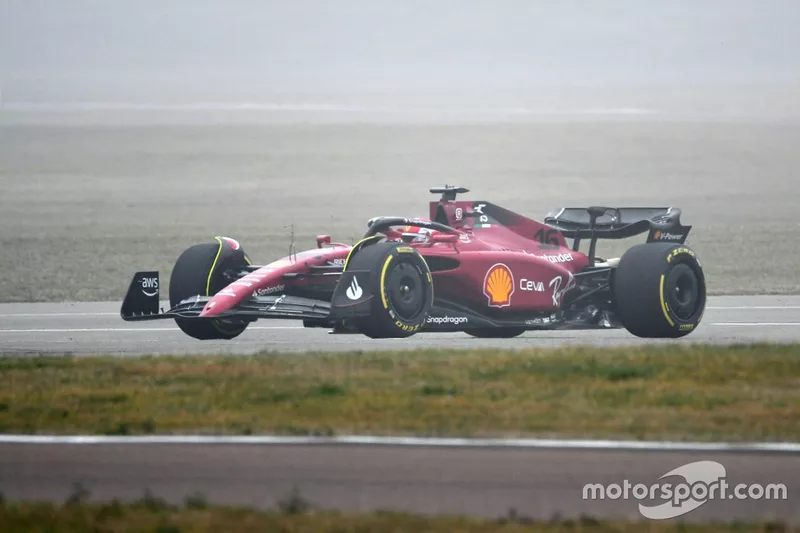 Charles Leclerc au volant de la Ferrari F1-75