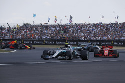 Valtteri Bottas, Mercedes-AMG F1 W09 ahead of Sebastian Vettel, Ferrari SF71H