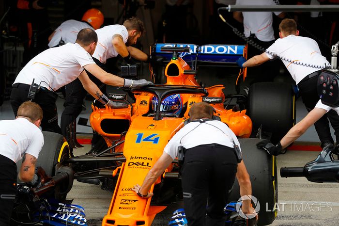 Fernando Alonso, McLaren MCL33, vuelve al box