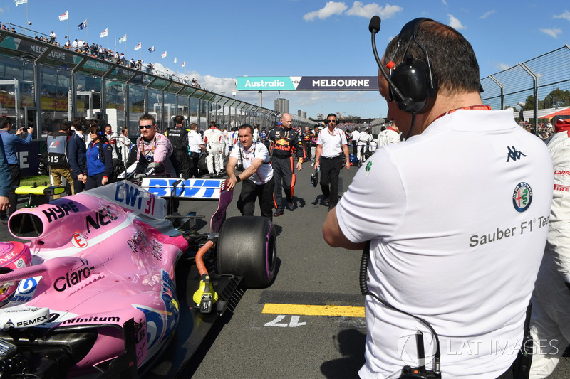 Frederic Vasseur, Sauber, Team Principal on the grid