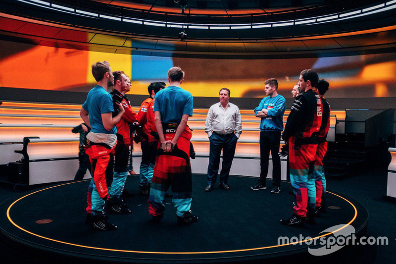 Zak Brown, Executive Director, McLaren Technology Group with McLaren World's Fastest Gamer participa