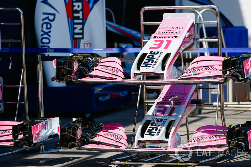 Les ailerons avant des voitures de Sergio Perez, Force India et Esteban Ocon, Force India