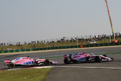 Esteban Ocon, Force India VJM11 and Sergio Perez, Force India VJM11
