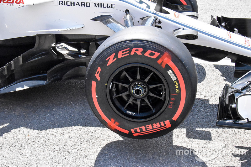 Sauber C37, tengely