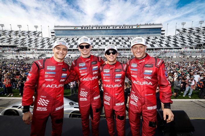 #93 Acura Meyer Shank Racing w/Curb Agajanian Acura ARX-06: Renger van der Zande, Nick Yelloly, Alex Palou, Kaku Ohta