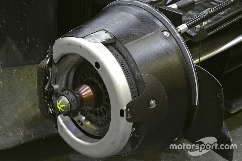 Audi R18: Vorderradaufhängung