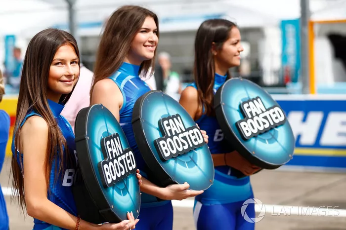 Chicas del Fan boost 