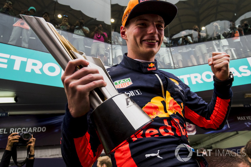 Max Verstappen, Red Bull Racing, race winner, celebrates, his team and his trophy