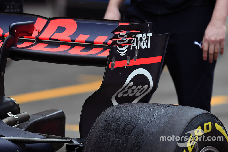 Red Bull Racing RB13 rear wing detail