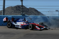 Crash von Takuma Sato, A.J. Foyt Enterprises Honda