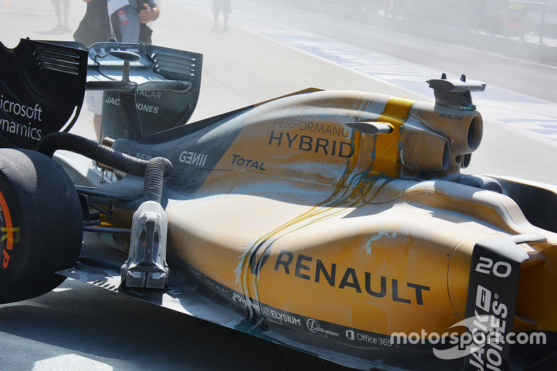 The burned car of Kevin Magnussen, Renault Sport F1 Team RS16