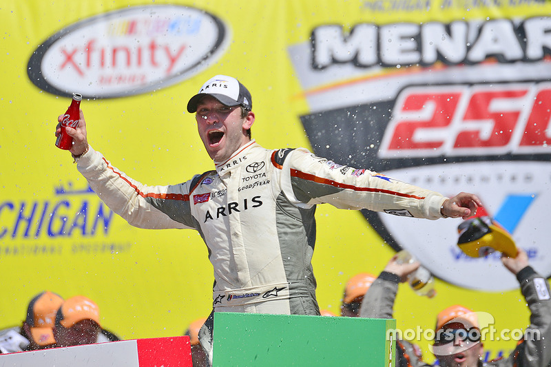 Yarış galibi Daniel Suarez, Joe Gibbs Racing Toyota