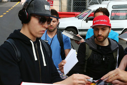 Daniil Kvyat, Scuderia Toro Rosso signs autographs for the fans