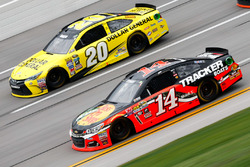 Tony Stewart, Stewart-Haas Racing Chevrolet, und Matt Kenseth, Joe Gibbs Racing Toyota