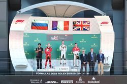 Podio: ganador de la carrera Anthoine Hubert, ART Grand Prix, segundo lugar Nikita Mazepin, ART Grand Prix, tercer puesto Callum Ilott, ART Grand Prix